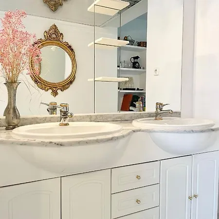Luxury Family In Apartamento Roses