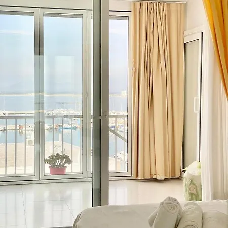 Luxury Family In Apartamento Roses