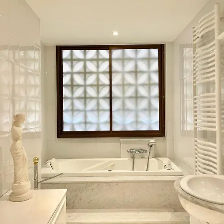 Luxury Family In Apartment *