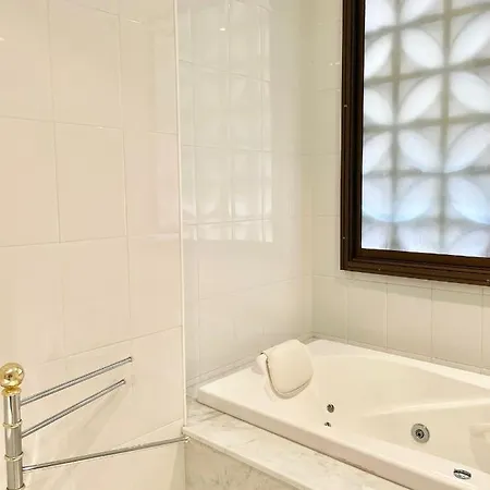 Luxury Family In Apartamento