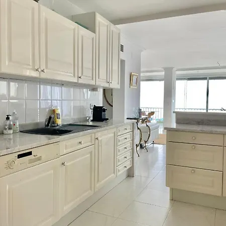 Luxury Family In Apartamento Roses